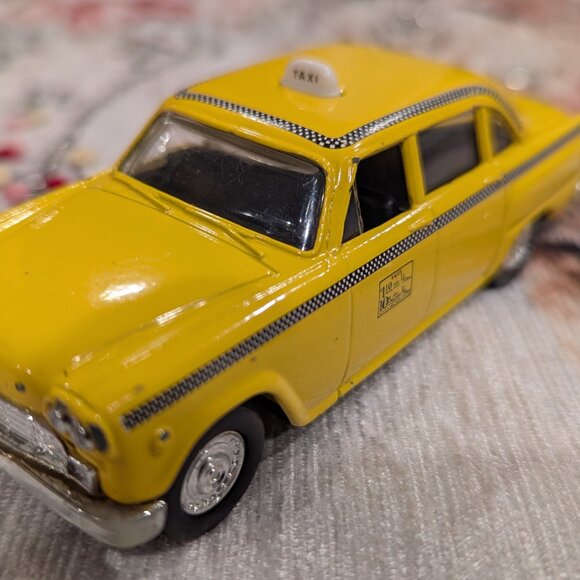 3 1:43 Scale Model Cars by Ertl and Road Champs Very rare see description - Picture 7 of 10